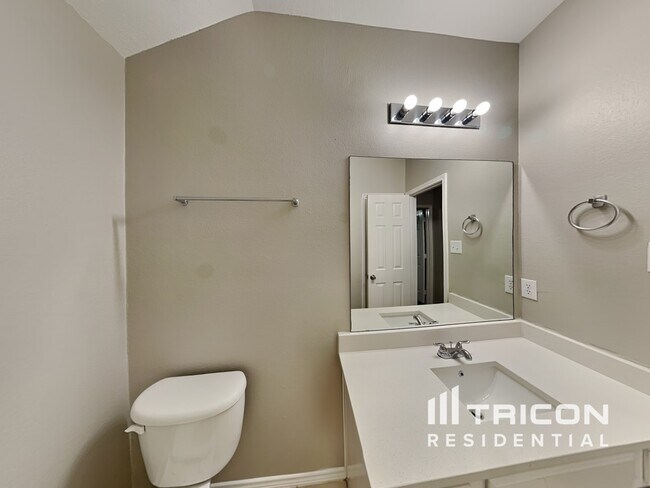 Building Photo - 4512 Ridgeway Dr