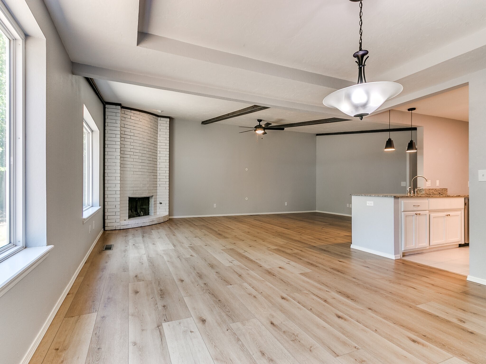 Building Photo - 9906 Mantle Dr