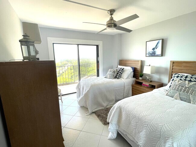 Building Photo - 801 S Ocean Dr