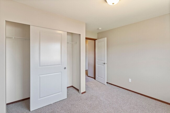 Building Photo - 4 Bed 2.5 Bath - Small Dog - Fully Fenced Yard - NAS Whidbey