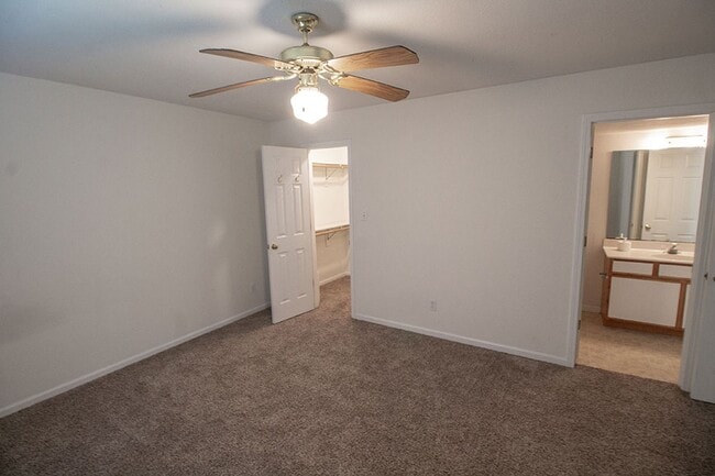 Building Photo - 5200-5202 Tessa Way