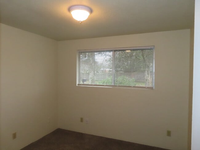 Building Photo - 1010Satre - FH