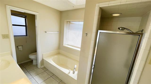 Building Photo - 6119 Kingswood Dr