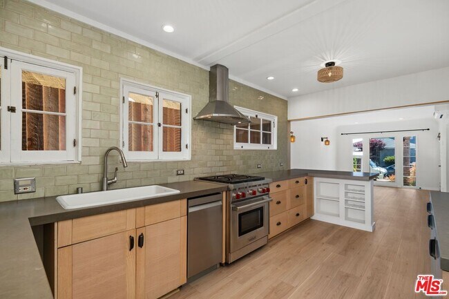 Building Photo - 3846 Lyceum Ave