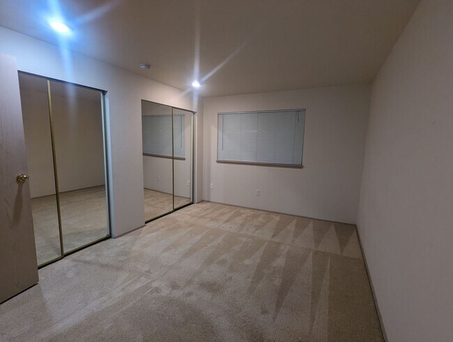 Building Photo - 3-Bedroom Silverdale Ridgetop near Island Lake.