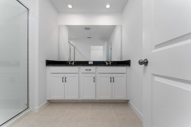 Building Photo - 9839 Walkway Dr