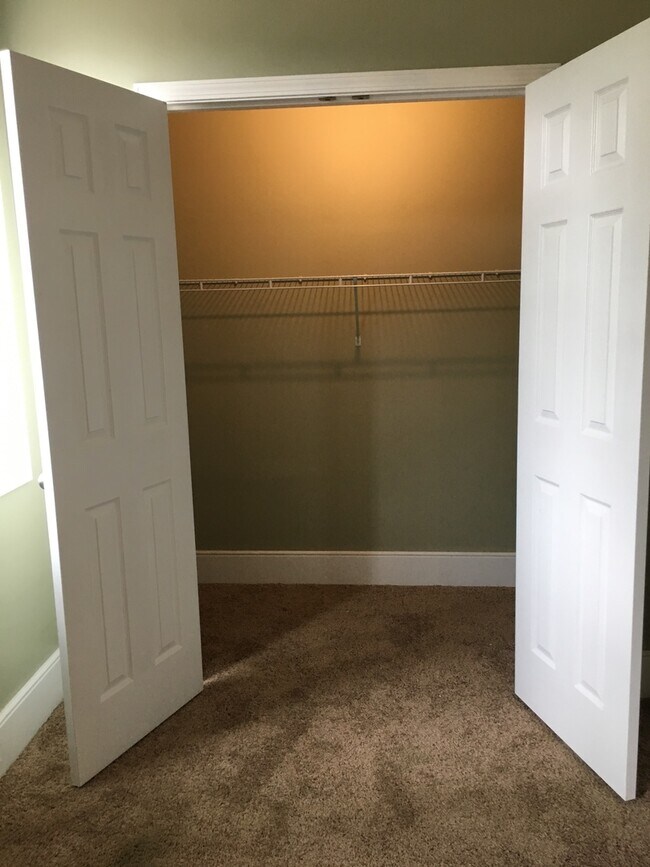 Building Photo - 631 E Chestnut St