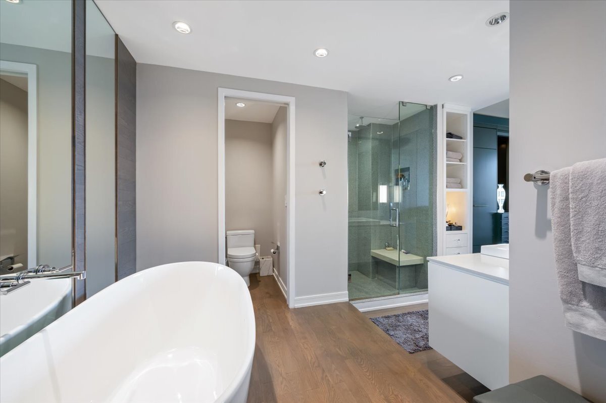 Building Photo - 1000 N Lake Shore Dr