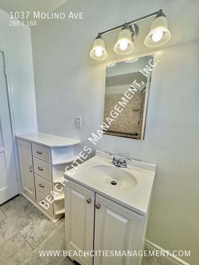 Building Photo - 1037 Molino Ave