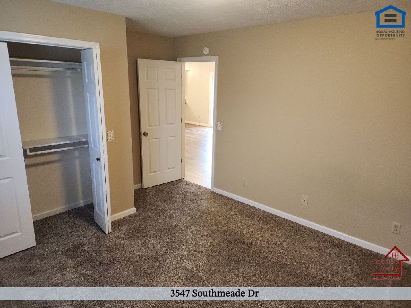 Building Photo - 3547 Southmeade Dr