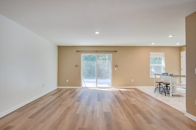 Building Photo - 3-Bed, 2-Bath Modern Home in Prime Locatio...