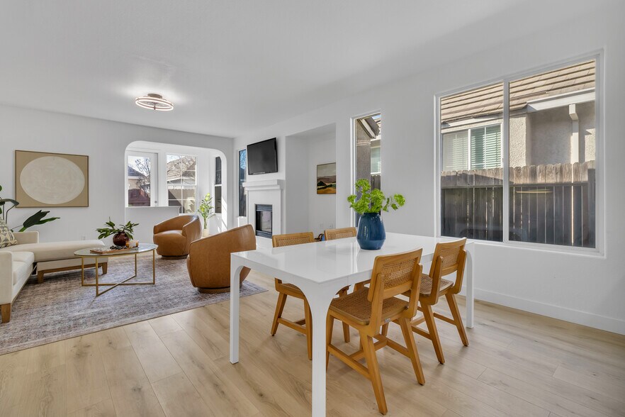 Building Photo - 1886 Dawnelle Way