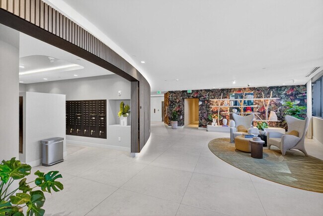 Building Photo - 700 NE 24th St