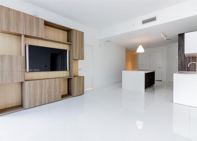 Building Photo - 851 NE 1st Ave