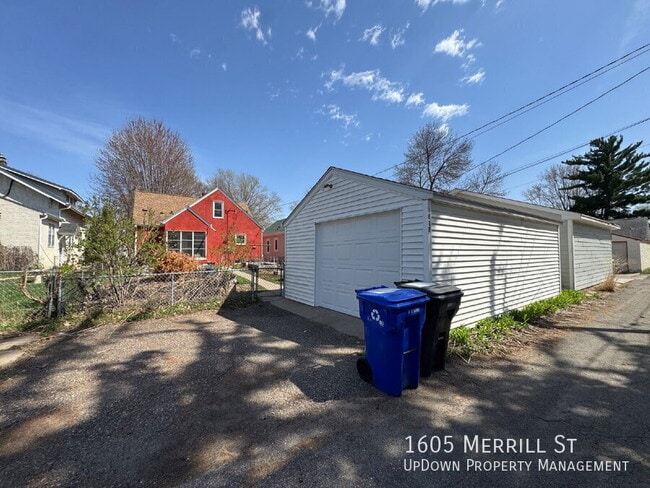 Building Photo - 1605 Merrill St