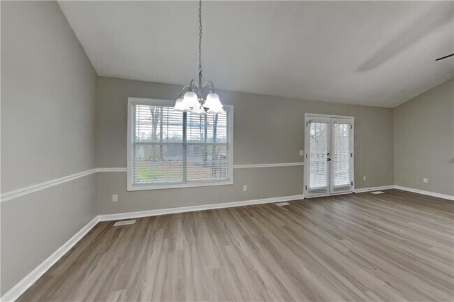 Building Photo - 5493 Riverchase Dr