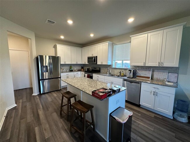 Building Photo - 441 Bella Luna Way