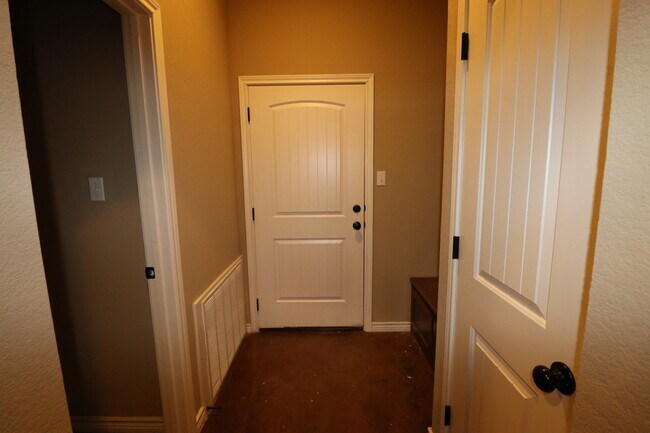 Building Photo - 4  Bedroom Single Famly Home -  Available ...