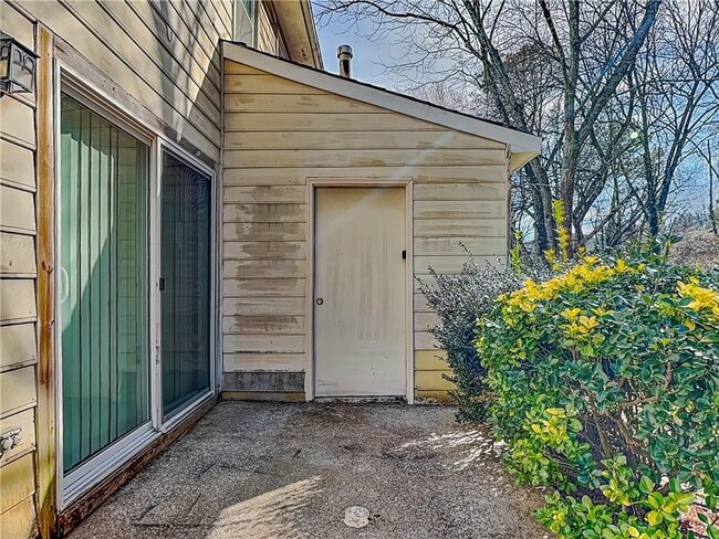 Building Photo - 5280 Ridge Forest Dr