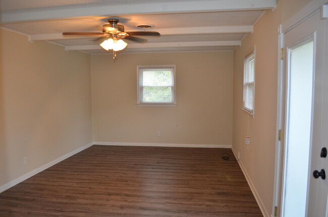 Building Photo - 221 Merrymont Dr