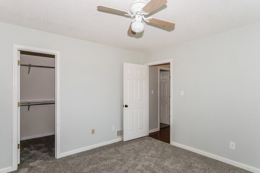 Building Photo - 10102 Fox Hunt Dr