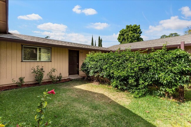 Building Photo - Remodeled 2 Bed/1 bath Attached Cottage in...