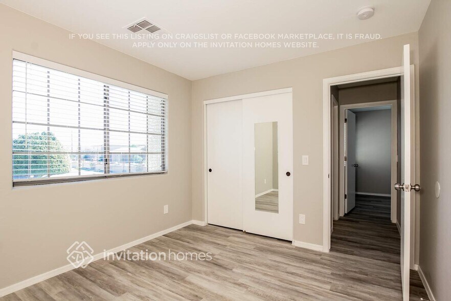 Building Photo - 8806 N 67th Ln