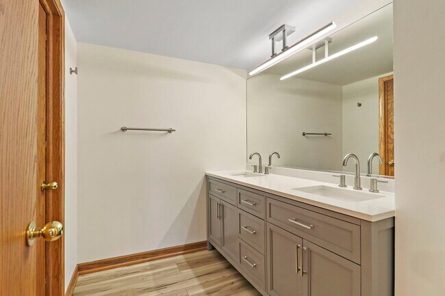 Building Photo - 150 Red Top Dr