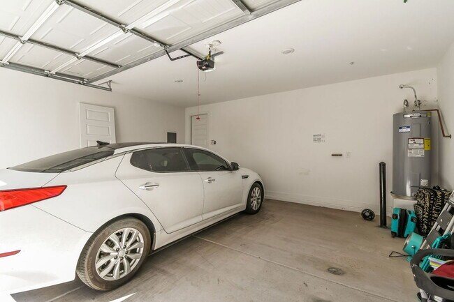 Building Photo - 9922 E Wavelength Ave