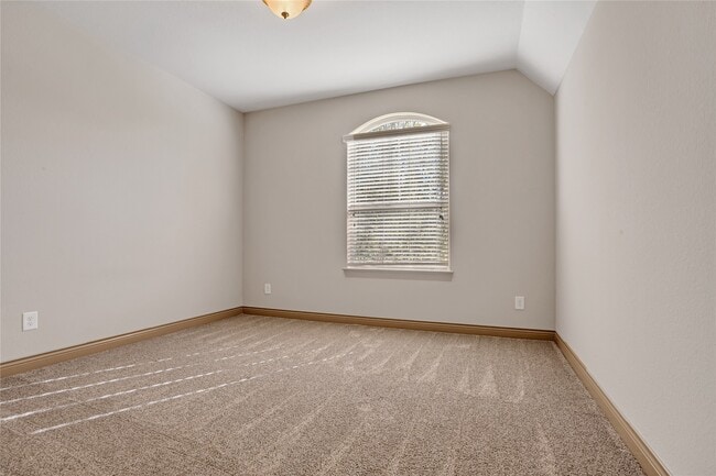 Building Photo - 40515 Manor Dr