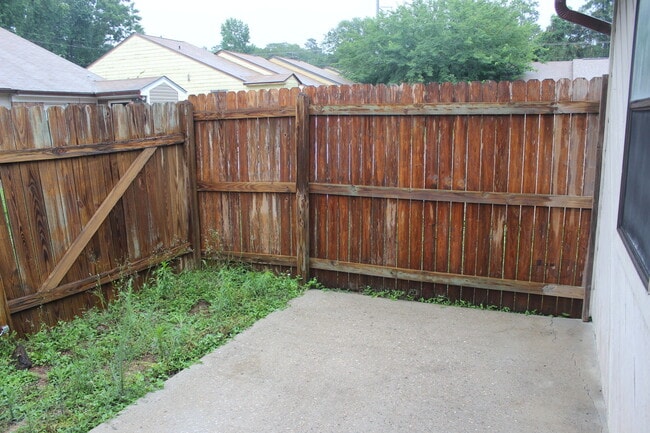Building Photo - 1/1 Townhouse Close To TCC/FSU!