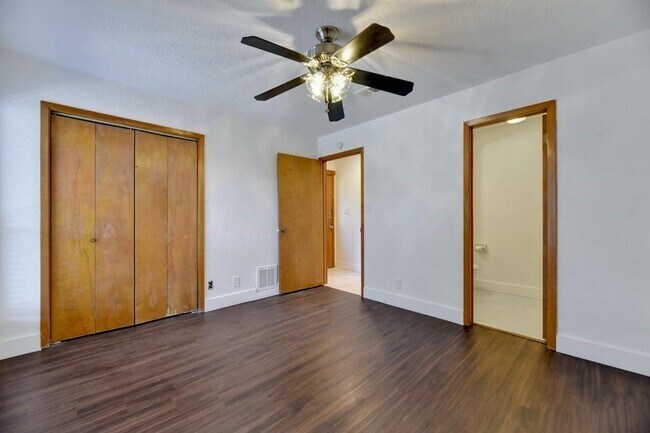 Building Photo - 50 Cypress Fairway Village