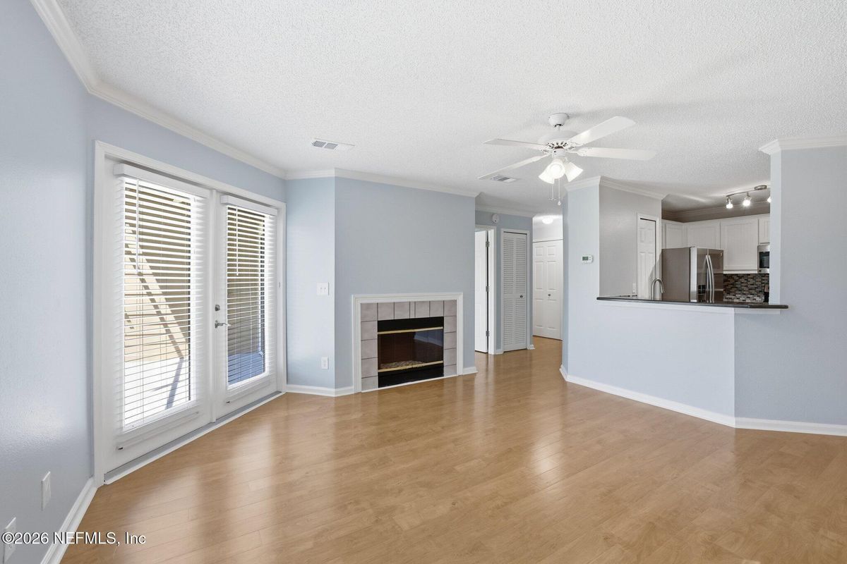 Building Photo - 400 Sandiron Cir