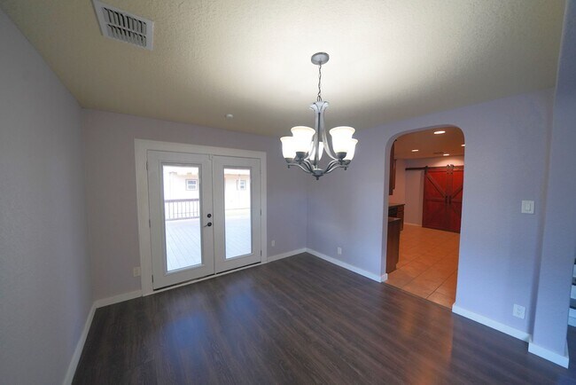 Building Photo - Great 4 Bedroom, 2.5 Bathroom Home Now Ava...