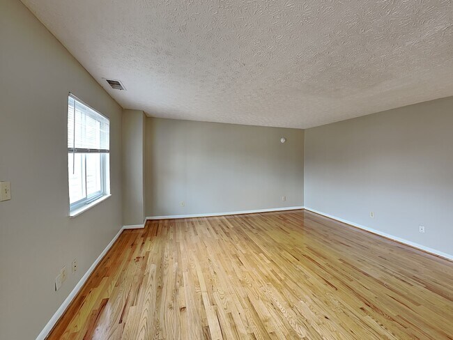 Building Photo - 350 E 12th Ave
