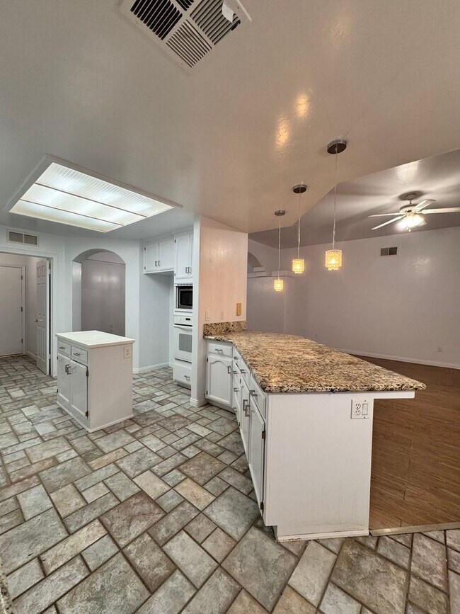 Building Photo - Beautiful 3-Bedroom Home in NW Bakersfield $2,300 rent/deposit !!!!