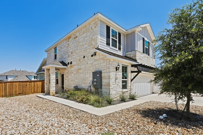 Building Photo - 2310 Calvert Dr