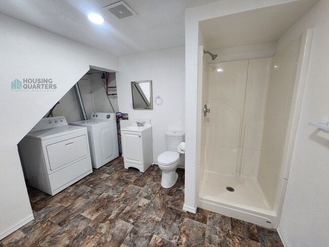 Building Photo - 3904 W Wellesley Ave