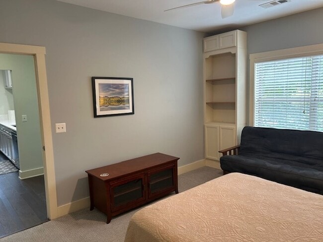 Building Photo - Asheville Furnished Rental!- Beaucatcher House