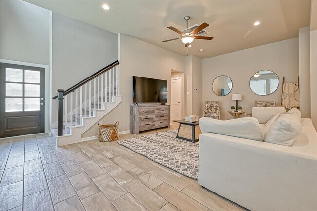 Building Photo - 228 N Spotted Fern Dr