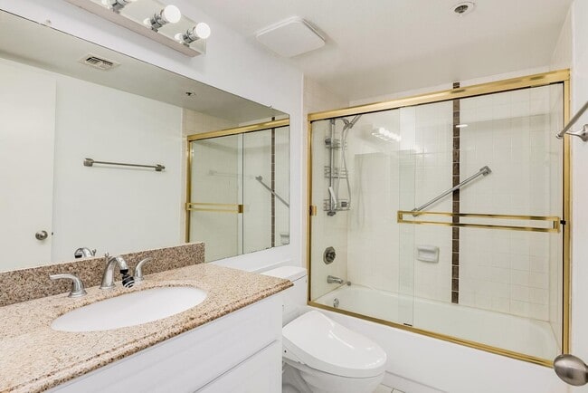 Building Photo - 7950 E Camelback Rd