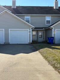 Building Photo - 1244 NW Phelps Dr