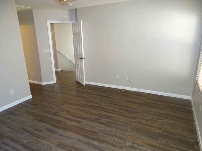 Building Photo - 3 Bed Southwest Home Convenient To The Durango Station Casino