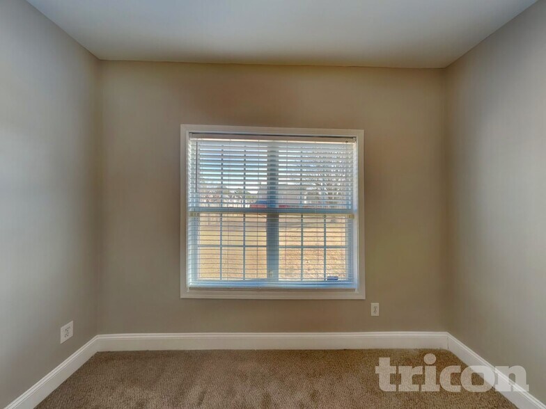 Building Photo - 903 Ember Ct