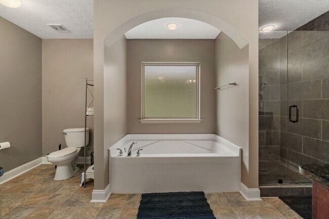 Building Photo - 3 Bedroom, 2 Bath, 1826 Heated Sq Ft Home ...