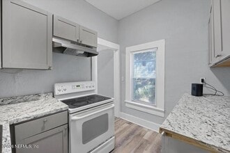 Building Photo - 1648 W 36th St