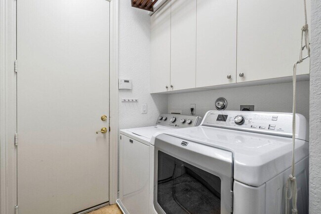 Building Photo - 9543 Barletta Winds Point