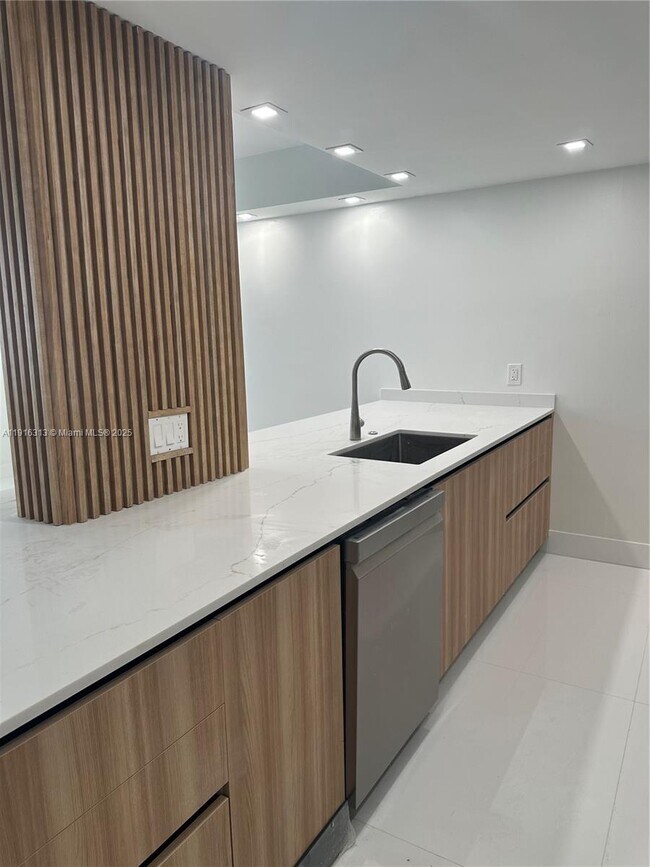 Building Photo - 701 Brickell Key Blvd