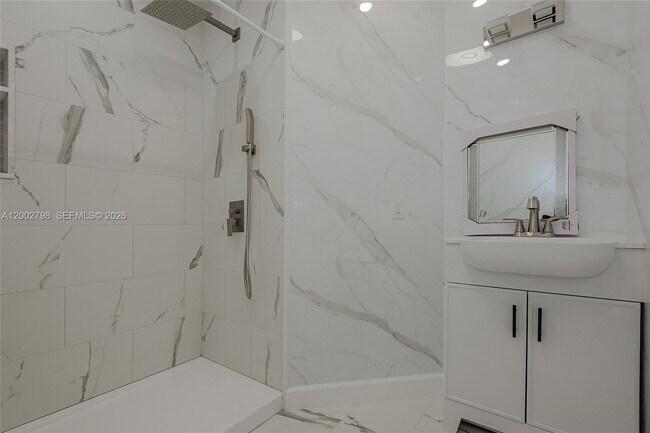 Building Photo - 6325 SW 138th Ct