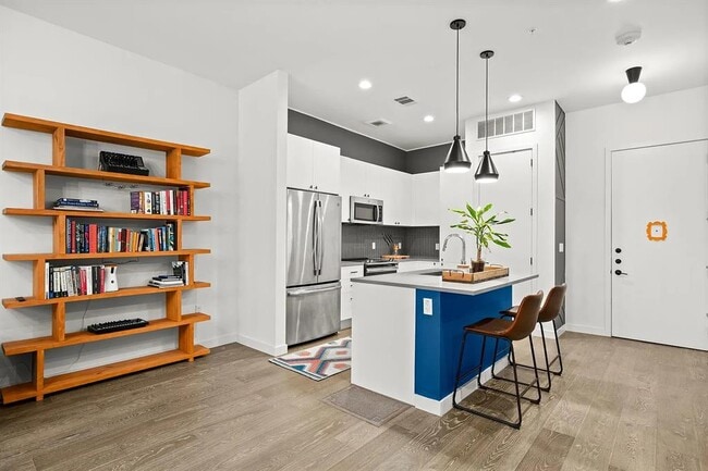 Building Photo - 800 Embassy Dr